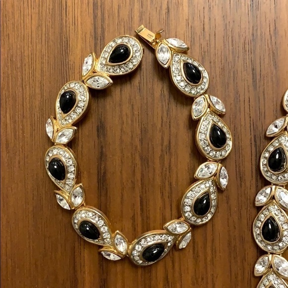 EXQUISITE Black and Gold Jewelry - Picture 2 of 3